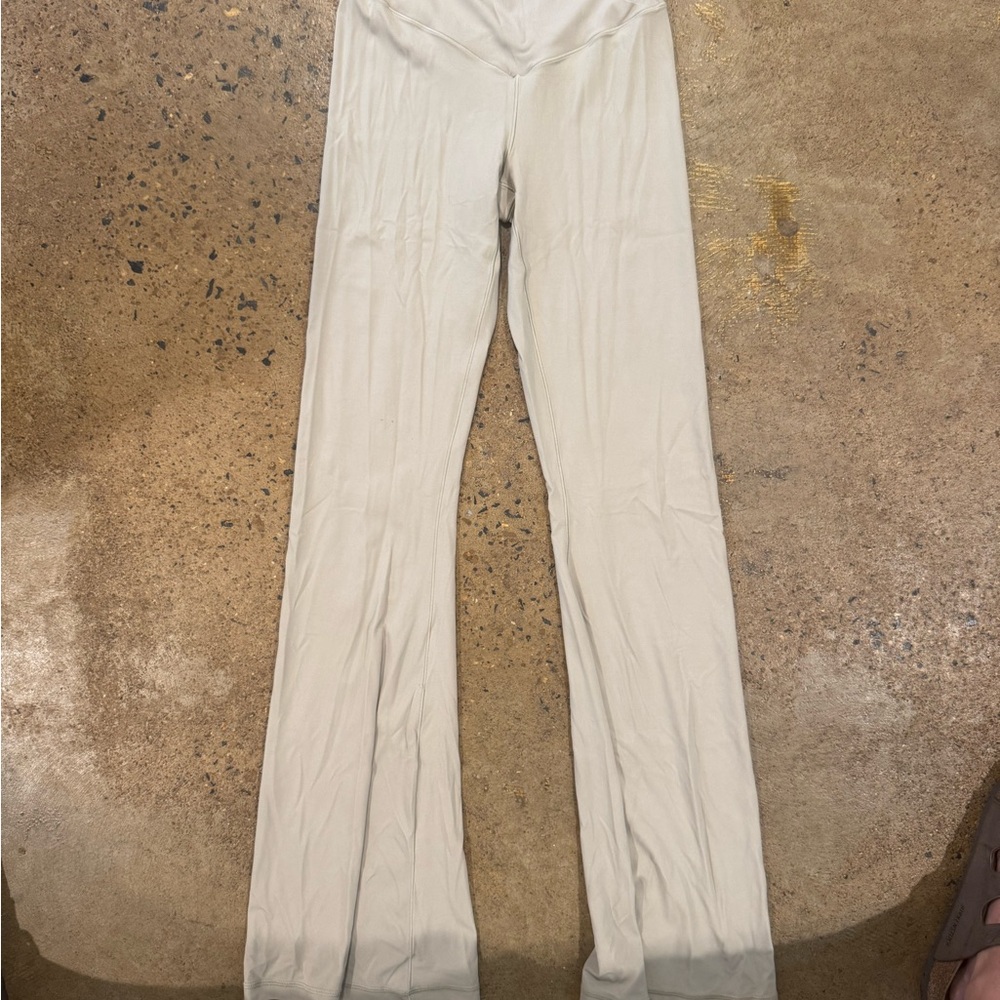 Aerie Cross Over High Rise Flare Yoga Pants in light green size medium
